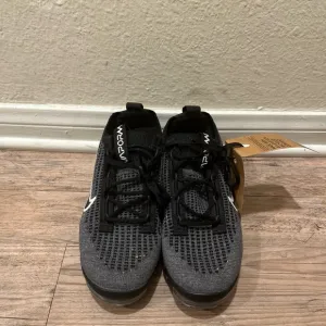 NEW Nike Air VaporMax 2021 Flyknit Mid Triple Black Shoes Kids Running 4Y &amp; 5.5Y