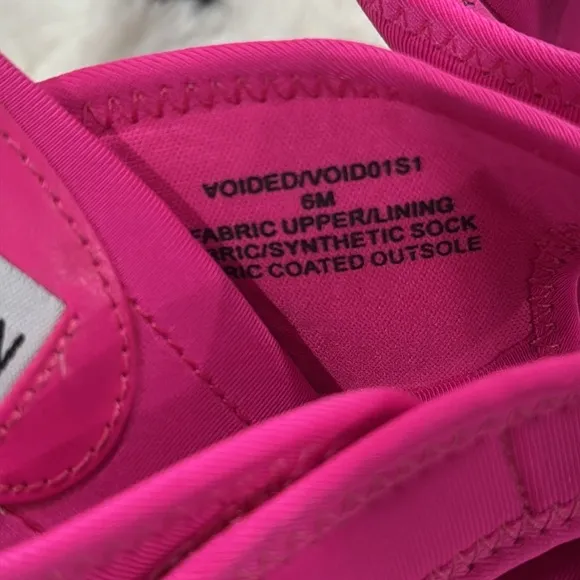 New Steve Madden Women's VOIDED Heeled Sandal, Fuchsia