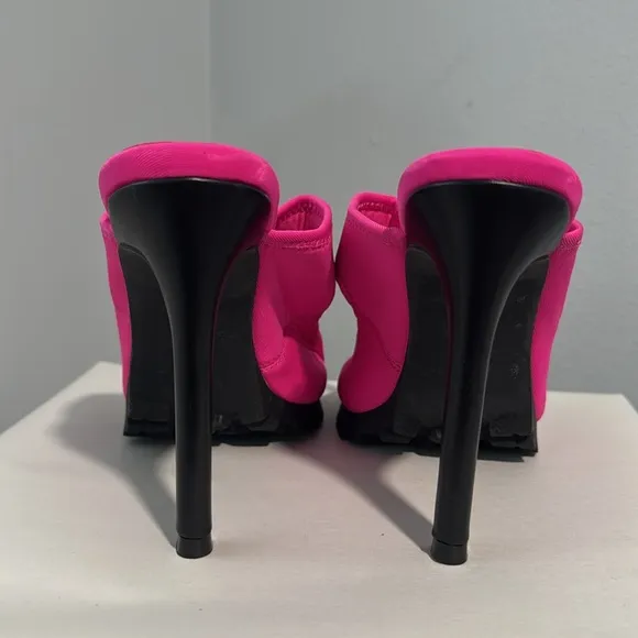 New Steve Madden Women's VOIDED Heeled Sandal, Fuchsia