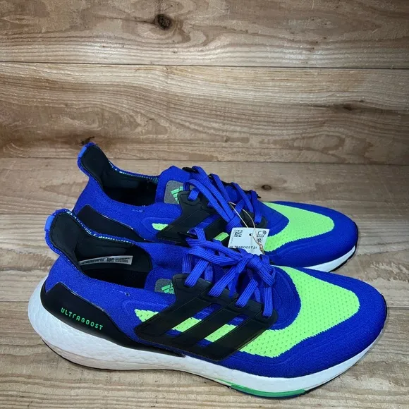 NEW: SZ 11.5 Adidas UltraBoost 21 Sonic Ink Screaming Green Running Shoes S23873