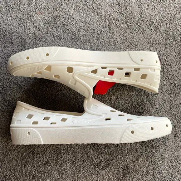 New Vans Unisex Slip On TRK White Shoes Size 11, 12