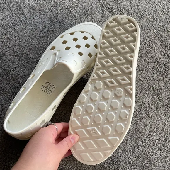 New Vans Unisex Slip On TRK White Shoes Size 11, 12