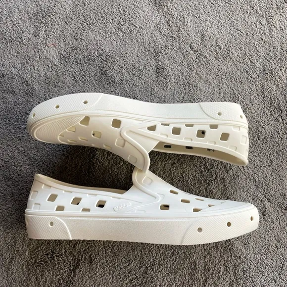 New Vans Unisex Slip On TRK White Shoes Size 11, 12