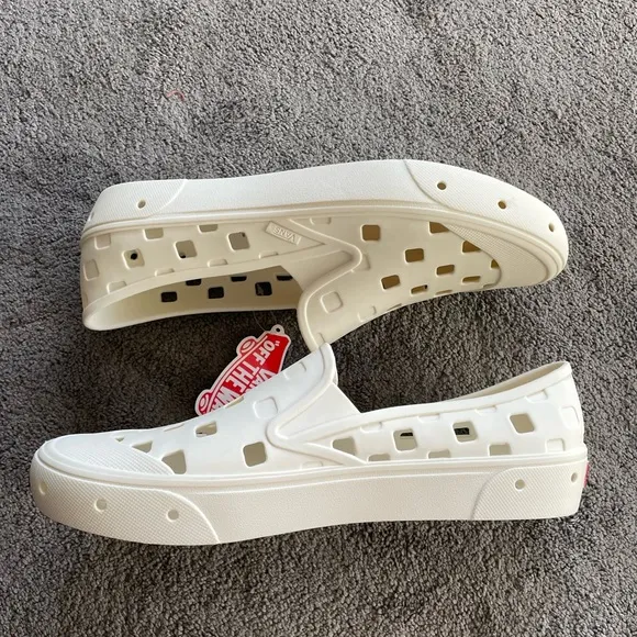 New Vans Unisex Slip On TRK White Shoes Size 11, 12