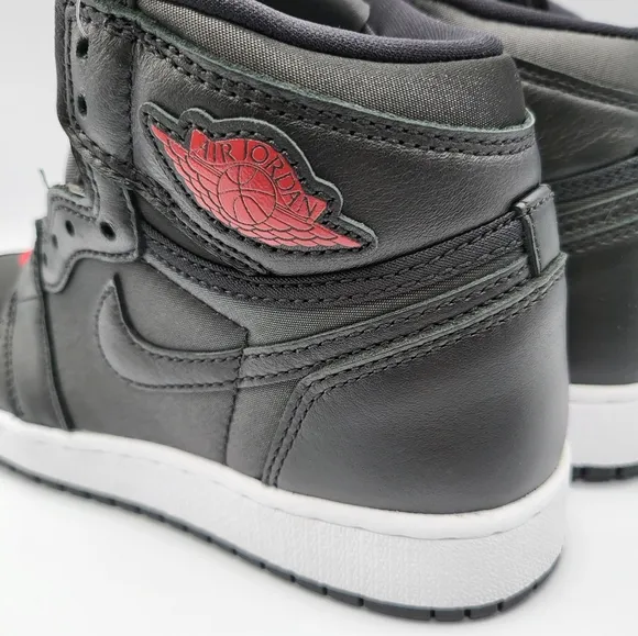 NEW Youth 4 | Women 5.5 Jordan 1 High Black Satin - 575441-060