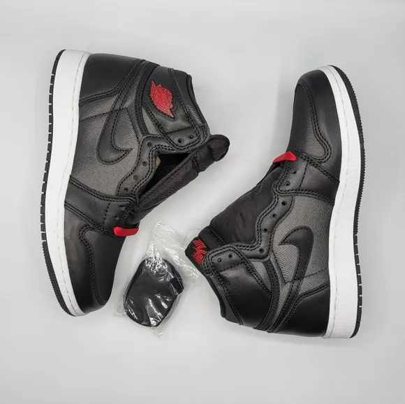 NEW Youth 4 | Women 5.5 Jordan 1 High Black Satin - 575441-060