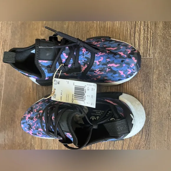 💙NIB💙 ADIDAS NMD R1 J Blue &amp; Pink Camo