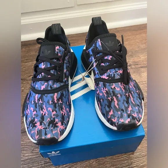 💙NIB💙 ADIDAS NMD R1 J Blue &amp; Pink Camo