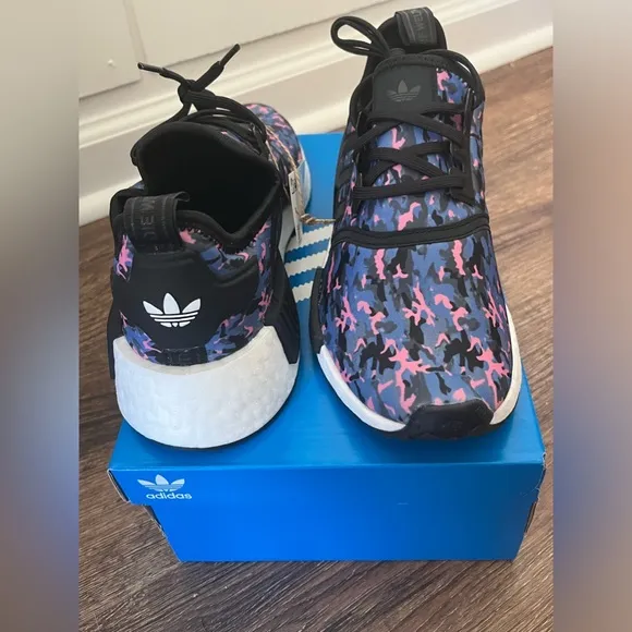💙NIB💙 ADIDAS NMD R1 J Blue &amp; Pink Camo