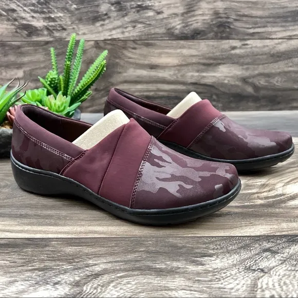 NIB Clarks Cora Heather Slip On Comfort Loafer Shoes Flats Burgundy 9M 40