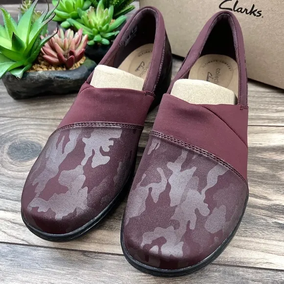 NIB Clarks Cora Heather Slip On Comfort Loafer Shoes Flats Burgundy 9M 40