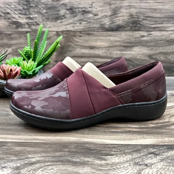 NIB Clarks Cora Heather Slip On Comfort Loafer Shoes Flats Burgundy 9M 40