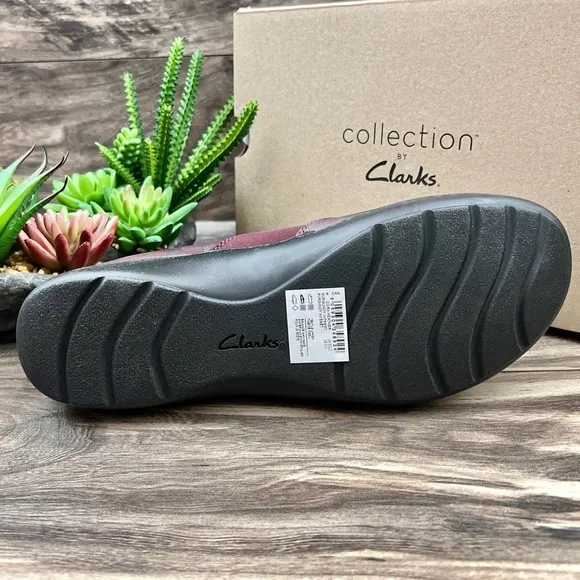 NIB Clarks Cora Heather Slip On Comfort Loafer Shoes Flats Burgundy 9M 40