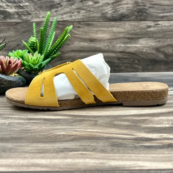 NIB Earth Origins 9W Luna Slip On Suede Slide Sandal Marigold Yellow 40.5