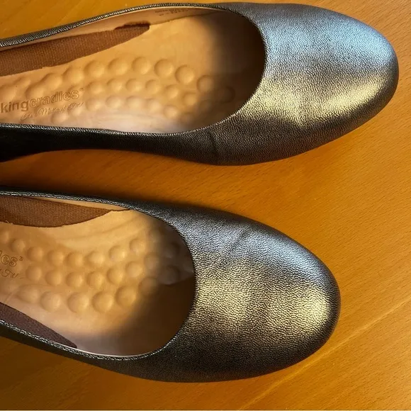 NIB Walking Cradles Gold Leather Bronwyn Flats sz 10W