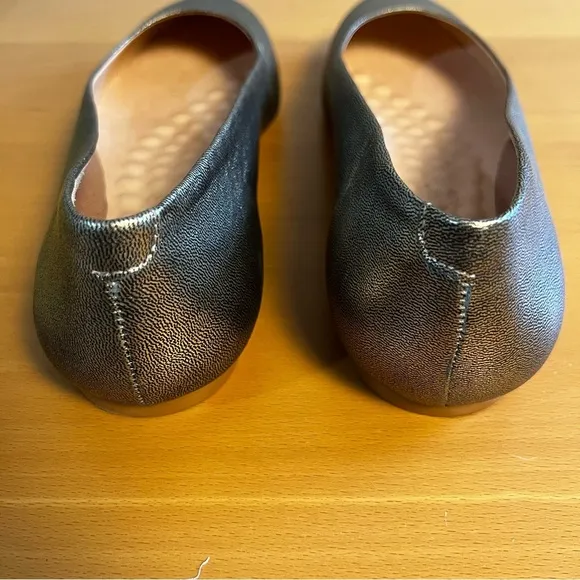 NIB Walking Cradles Gold Leather Bronwyn Flats sz 10W