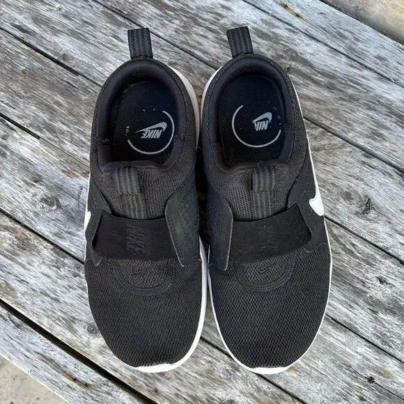 Nike AD Comfort Black White Slip On No Lace Up Size 5 Shoes Sneakers​​​