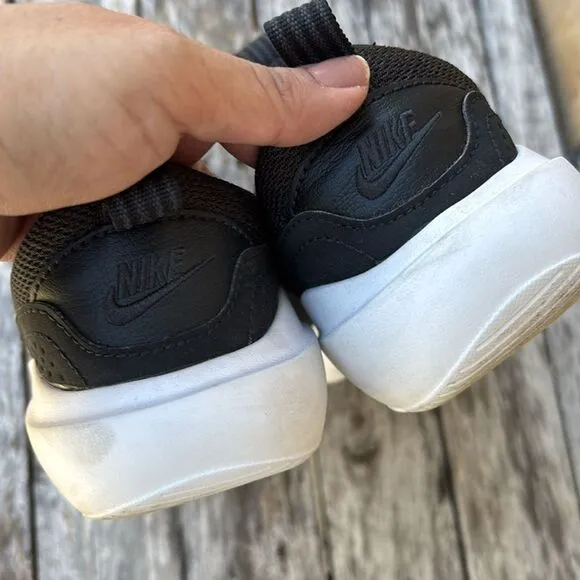 Nike AD Comfort Black White Slip On No Lace Up Size 5 Shoes Sneakers​​​