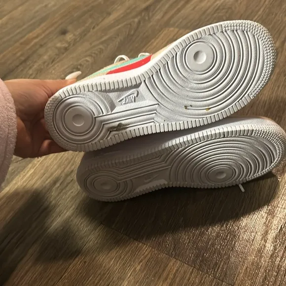 Nike Air Force 1 LV8 1