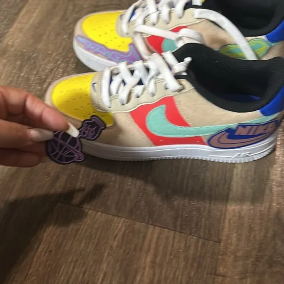 Nike Air Force 1 LV8 1