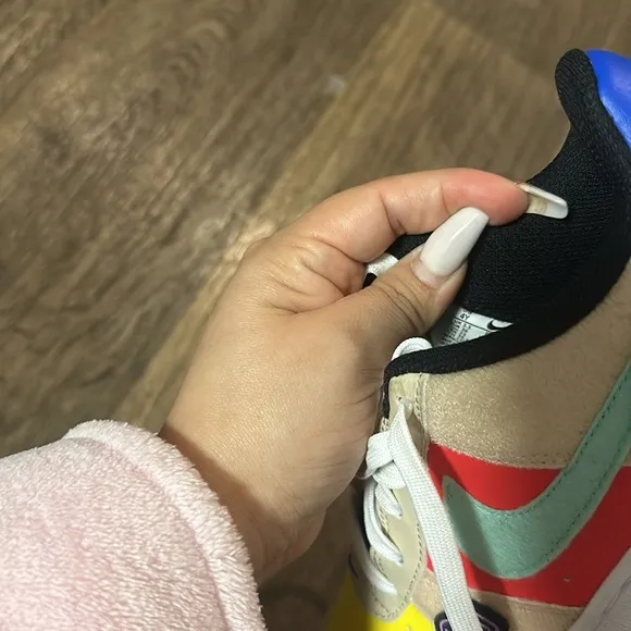 Nike Air Force 1 LV8 1