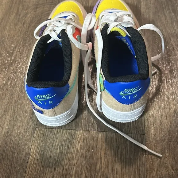Nike Air Force 1 LV8 1
