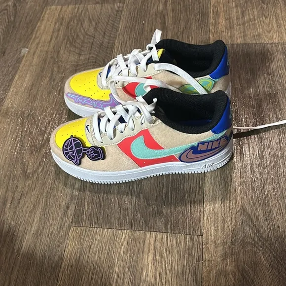 Nike Air Force 1 LV8 1