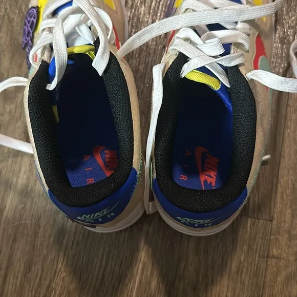 Nike Air Force 1 LV8 1