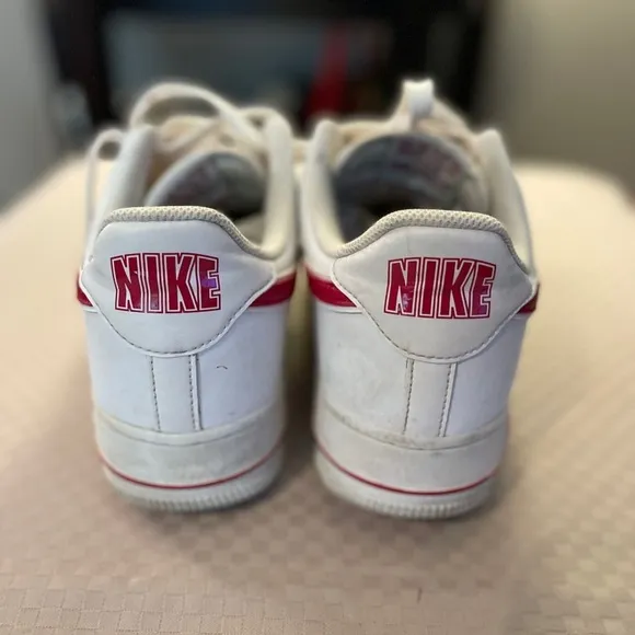 Nike Air Force I low 2018 sneakers gym shoes white with red A02423-102 Size 10.