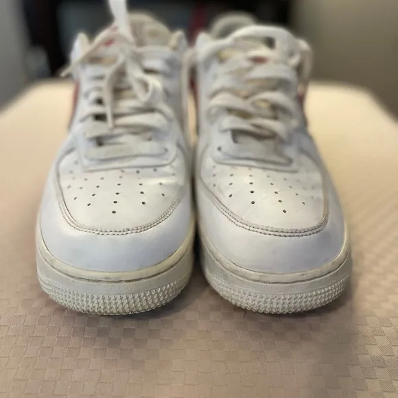 Nike Air Force I low 2018 sneakers gym shoes white with red A02423-102 Size 10.