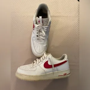 Nike Air Force I low 2018 sneakers gym shoes white with red A02423-102 Size 10.