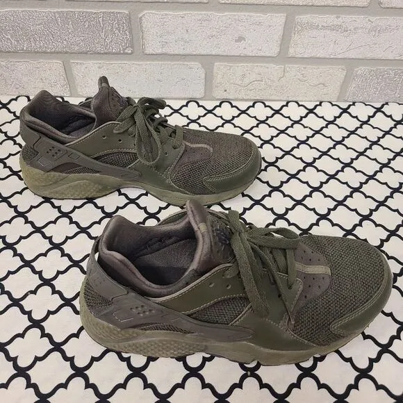 Nike Air Huraches Green Athletic Shoes Size 10.5