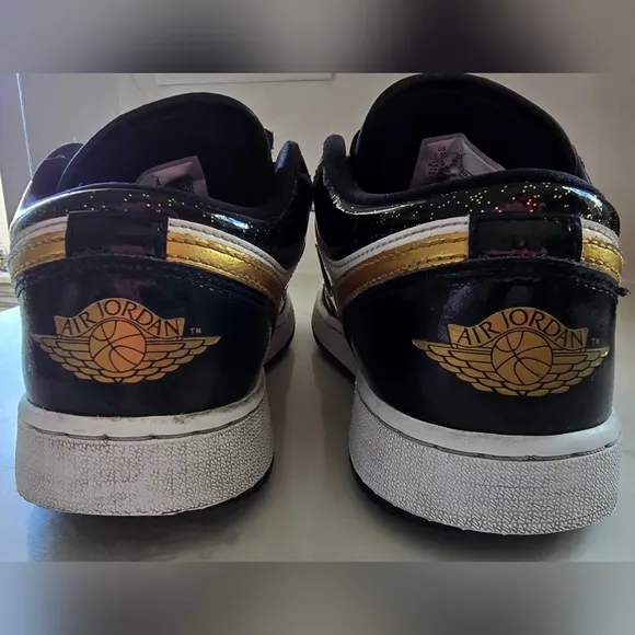 Nike Air Jordan 1 Low SE GS Black Metallic Gold Shoes Size 6.5 Youth DR6970-071