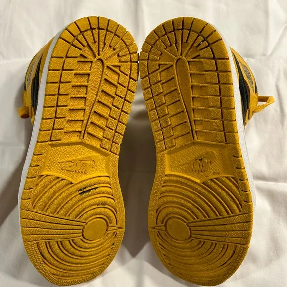 Nike Air Jordan 1 Mid ‘Pollen’. Size 9.5