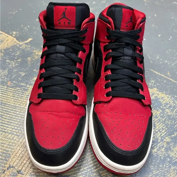 Nike Air Jordan 1 Mid SE BRED 554724-019 10 2013 Black Red High
