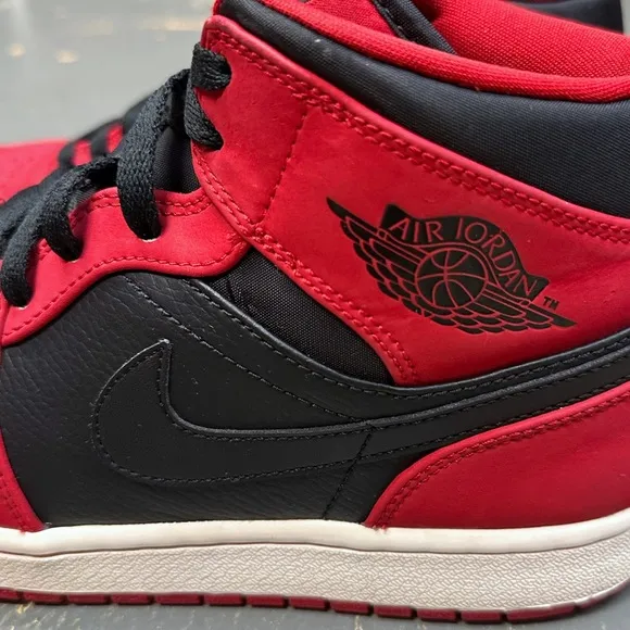 Nike Air Jordan 1 Mid SE BRED 554724-019 10 2013 Black Red High