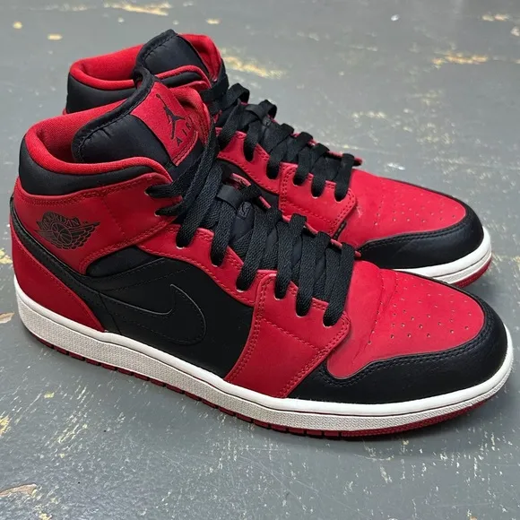 Nike Air Jordan 1 Mid SE BRED 554724-019 10 2013 Black Red High