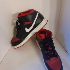 Nike Air Jordan 1 Shoes Youth Size 7Y Retro Mid Gs GYM RED 554725-020 Preowned