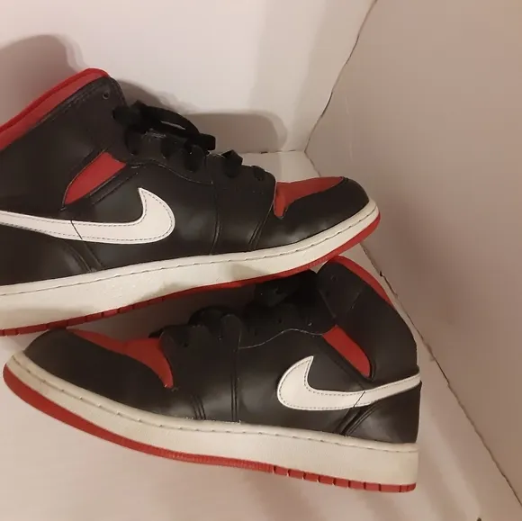 Nike Air Jordan 1 Shoes Youth Size 7Y Retro Mid Gs GYM RED 554725-020 Preowned