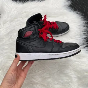 Nike Air Kids Jordan 1 Retro High Shoes Satin Black Gym Red