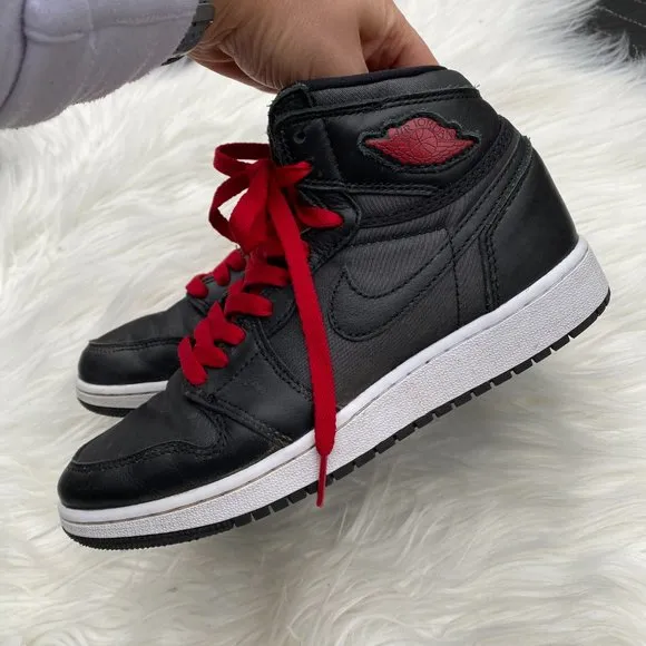 Nike Air Kids Jordan 1 Retro High Shoes Satin Black Gym Red