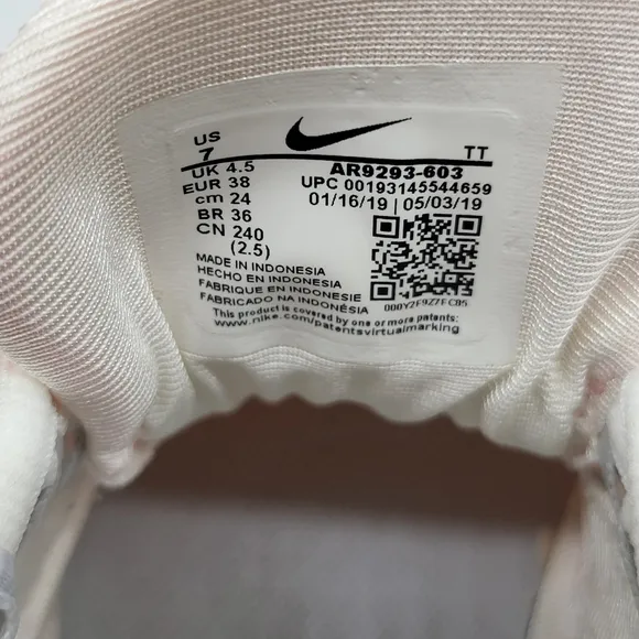 Nike Air Max 720 Bleached Coral Women's Running Shoes Size 7