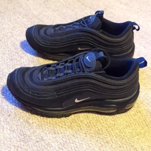 Nike Air Max 97 GS 921522-011 Triple Black Running Shoes Size 6Y/Women's 7.5 US