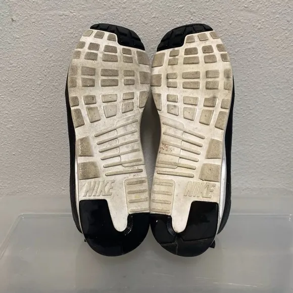 Nike Air Max Tavas Womens Size 10.5 Blck White Athletic Running Shoes 705149-009