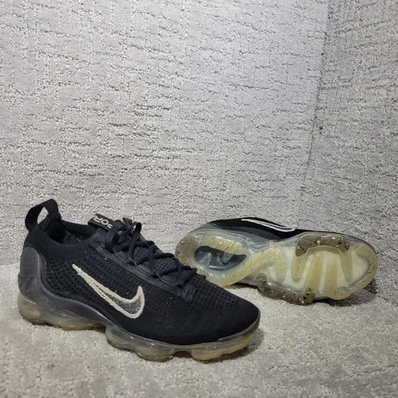 Nike Air Vapormax 2021 FK DC4112-002 Women's Size 7 Black Athletic Sneaker Shoes