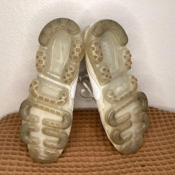 Nike Air VaporMax 849558-100 Men's US 9.5 Running Shoes White Christmas Sneakers