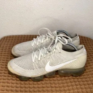 Nike Air VaporMax 849558-100 Men's US 9.5 Running Shoes White Christmas Sneakers