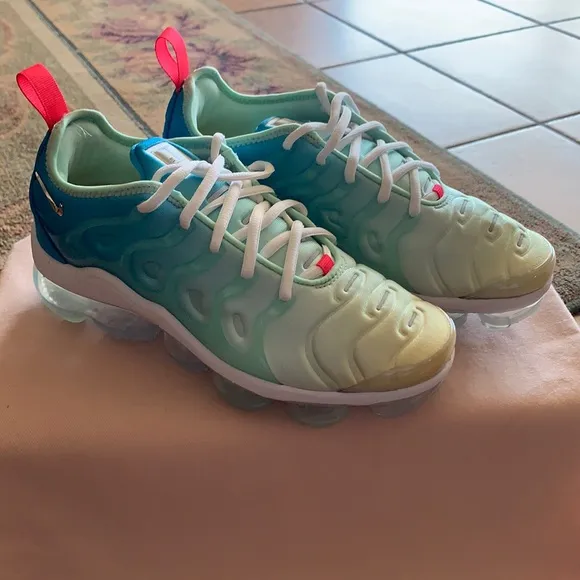 Nike Air VaporMax Plus Women's Shoes (Premium)