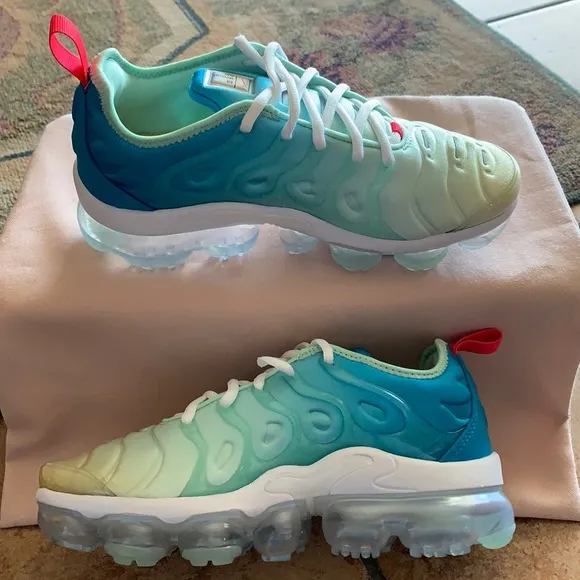 Nike Air VaporMax Plus Women's Shoes (Premium)