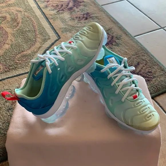 Nike Air VaporMax Plus Women's Shoes (Premium)